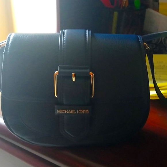 Micheal Kors - Picture 1 of 5